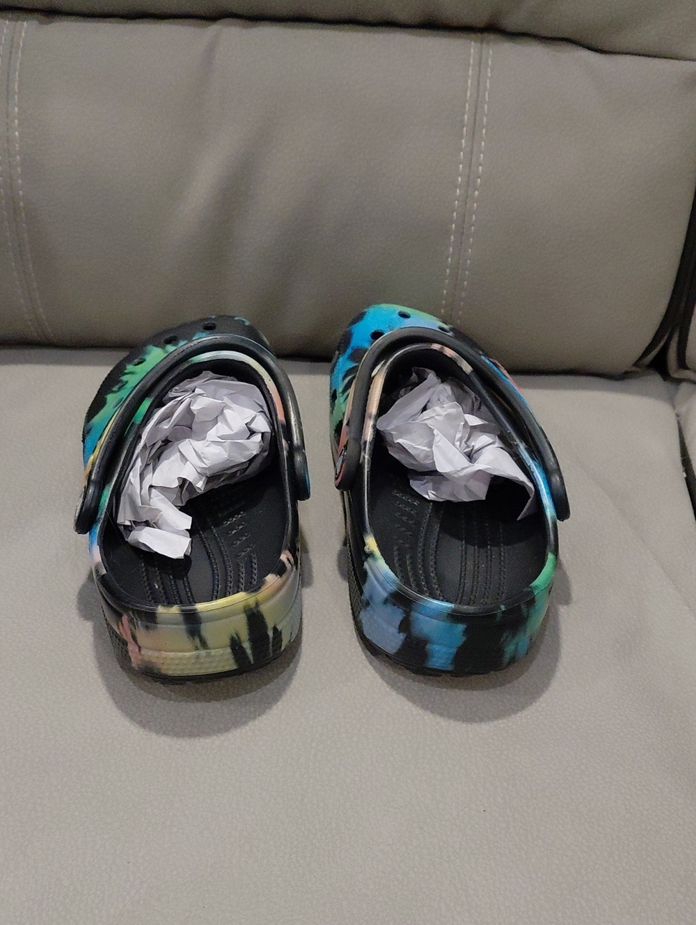 CROCS TIE DYE WOMEN'S SIZE 8 - Picture 8 of 9